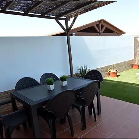 Βίλα Blue With Private Pool, Bbq, Wifi - Suitable For Families By Holidays Κοραλέχο