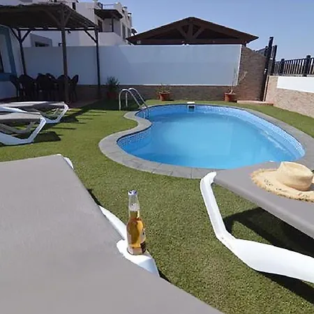 Blue With Private Pool, Bbq, Wifi - Suitable For Families By Holidays Βίλα Κοραλέχο