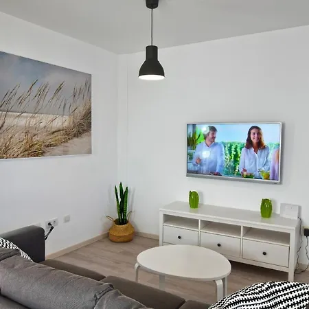 Βίλα Blue With Private Pool, Bbq, Wifi - Suitable For Families By Holidays Κοραλέχο