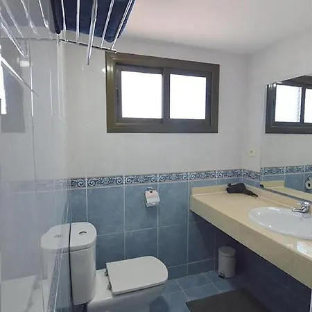 Blue With Private Pool, Bbq, Wifi - Suitable For Families By Holidays Βίλα
